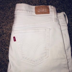 White Levi mom shorts